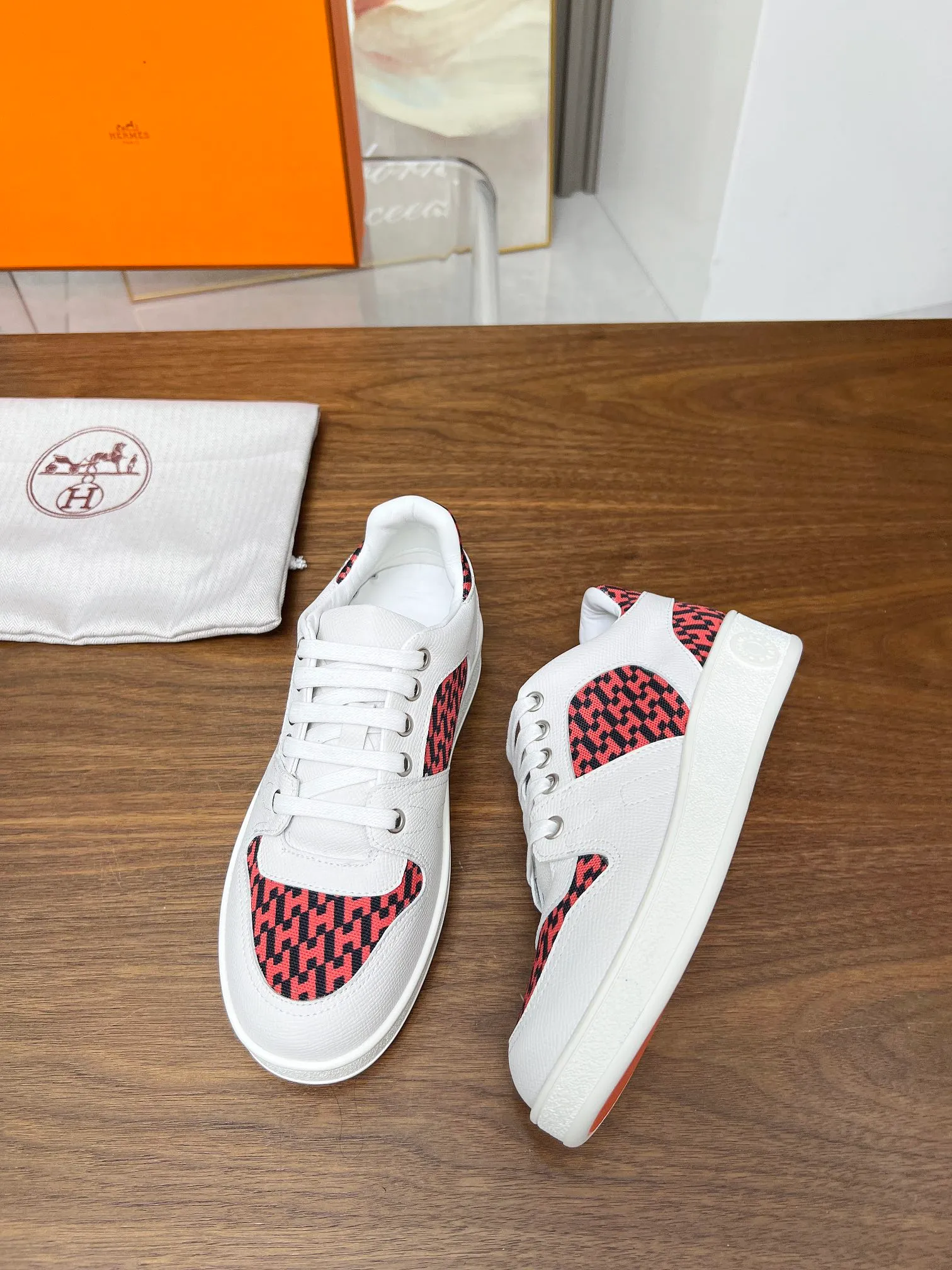 👟👟Ex-factory price 520👟👟 🔥🔥🔥French direct mail HERMES/Hermès flat fashion sports and casual shoes Korean style lace-up mesh lightweight! ! Breathable and comfortable, standard size 35/40 (41 can be customized and will not be returned)